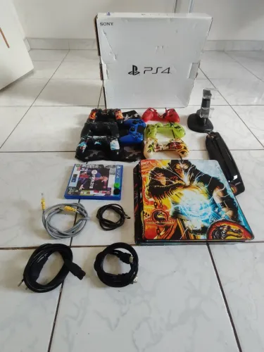 Playstation 4 1TB completo semi novo