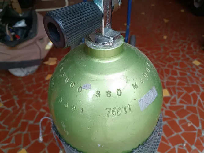 Cilindro de mergulho com teste hidrostático em dia!