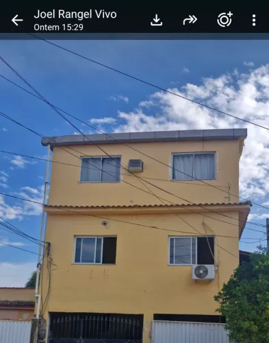 Aconchegante Sobrado com entrada independente, 3 quartos,sendo uma suíte, varanda,banheiro