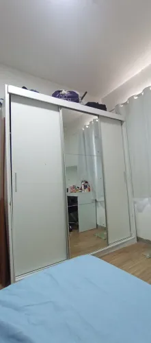 Guarda roupa 3 portas de correr com espelho