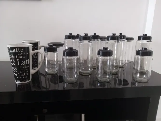 14 Potes vidro com 2 xícaras