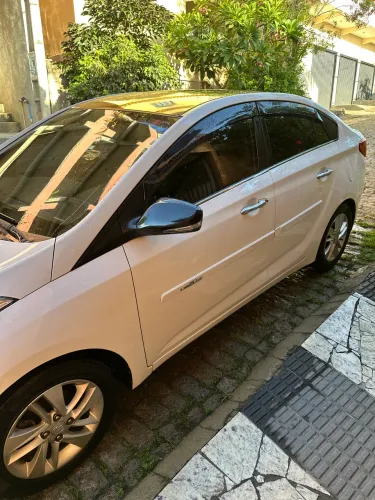 Hyundai HB20S Premium 1.6 Flex 16V Mec. 4P 2015