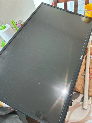 Vendo TV para retirada de peças