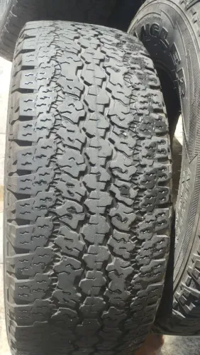 Pneus 255/70 R18 excelente estado