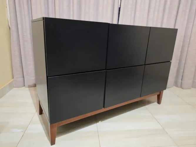 Buffet/balcão semi novo, cor preta com 6 portas