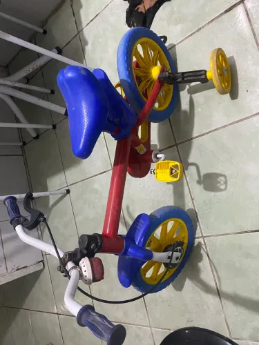Bicicleta infantil menino