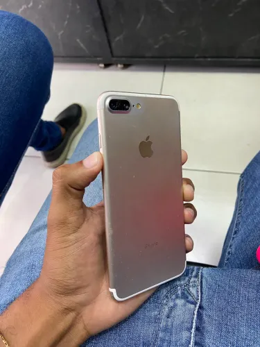 Vendo iPhone 7 Plus 128GB funcionando tudo funcionando perfeitamente 