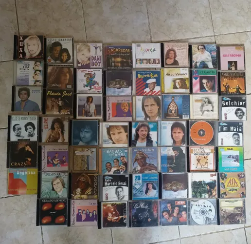 Lote com 56 CDs Originais