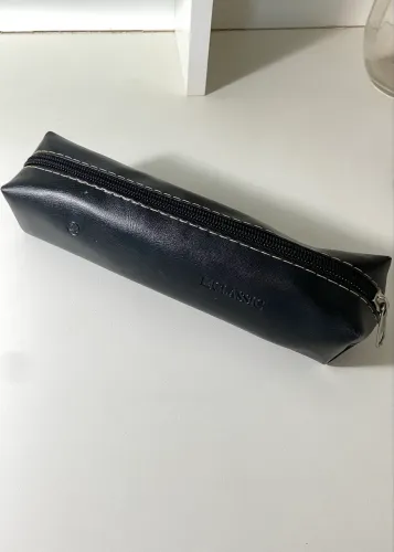 Estojo preto