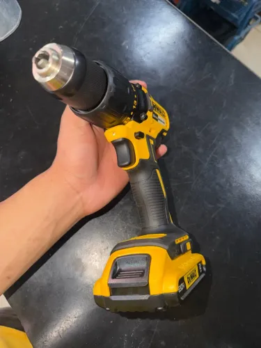 Parafusadeira DeWalt 20V - 2 Baterias - 200W