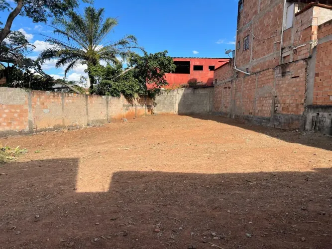 Ótimo lote plano, B. Piratininga, com 90m2 , venda parcelada