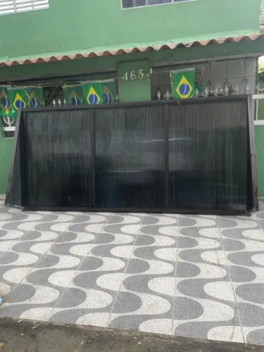 Toldo de alumínio e acrílico