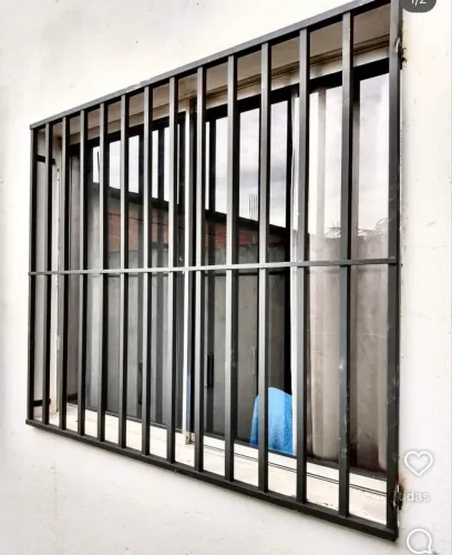 JL esquadria: trabalhamos com portas, portões, bicas e reformas em geral 