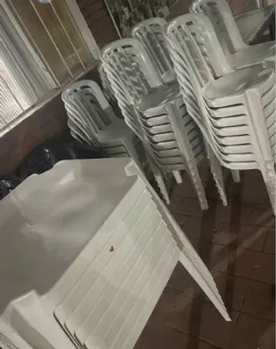 Jogo De Mesa De Plástico Branca Com 4 Cadeiras