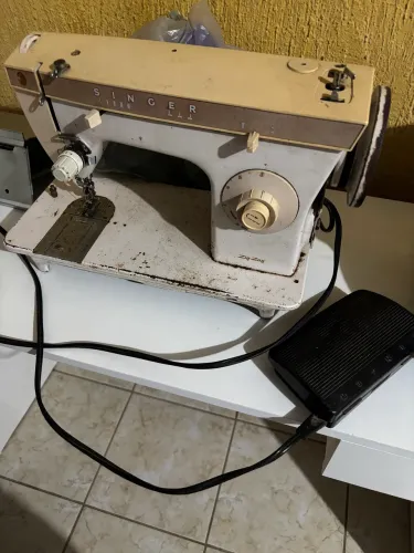 Máquina de Costura Singer 247 Zig-Zag Antiga - Funcionando