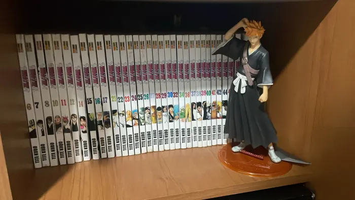 Coleção de Bleach 33 volumes + figure original mega house
