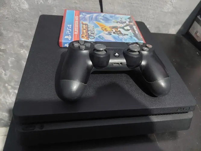 Vendo ps4 slim 1TB mais um controle original e um jogo (defeito na fonte)
