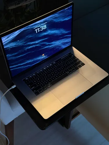 MacBook Pro 15' 2018 i7 6-Core | 16GB RAM | SSD 256GB