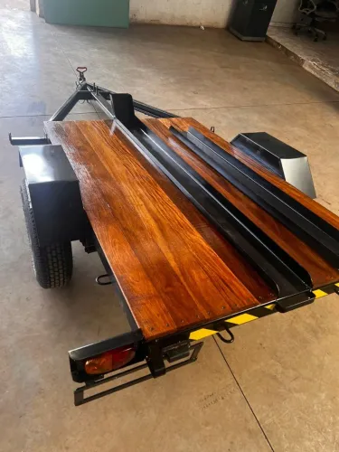 Carretinha p/ 1 moto (pneus novos)