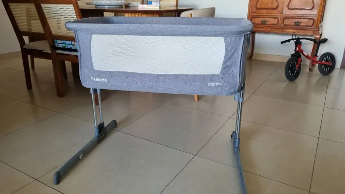 Berço desmontável co-leito