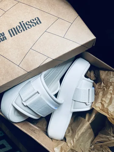 melissa off white tamanho 37