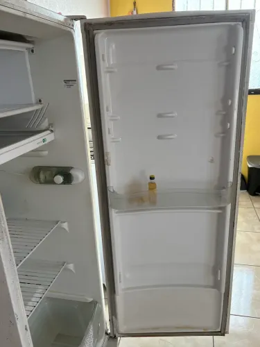 Geladeira com defeito