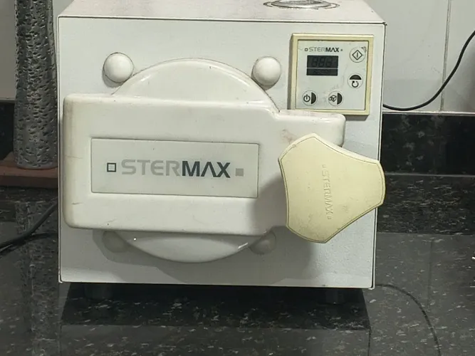 Vende-se uma autoclave de 4 litros valor 1200,00