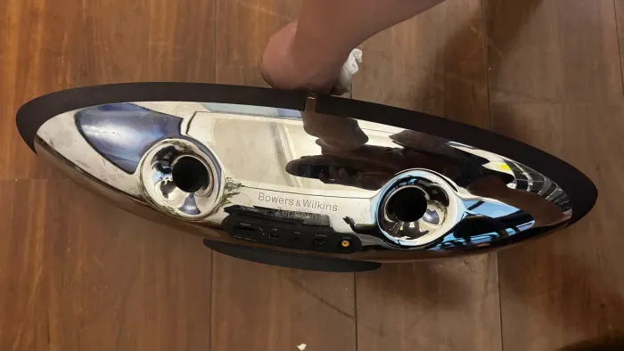 Caixa de som Apple - precisa de manutenção.