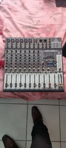 Vendo uma mesa de som