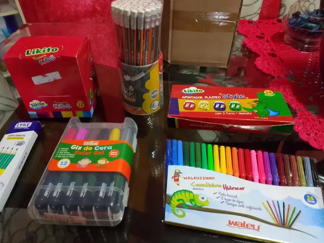 LOTE MATÉRIAS ESCOLAR apontador tesoura kids lápis cor etc