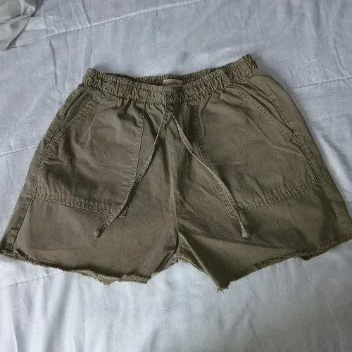 Shorts femino verde
