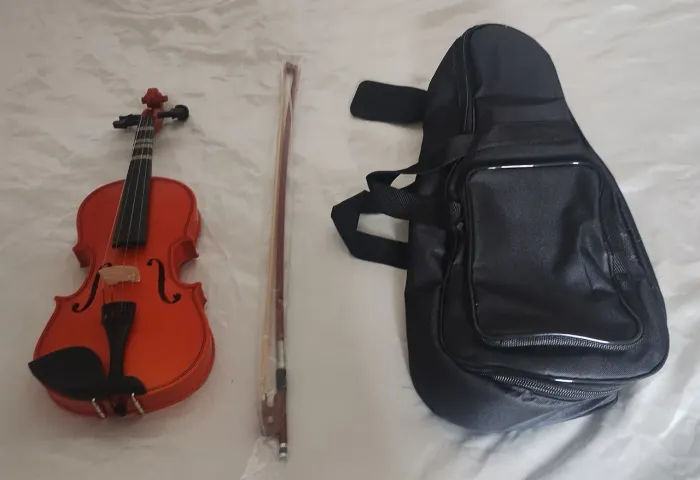 Vendo violino ,3/4 com notas no violino ótimo para iniciantes
