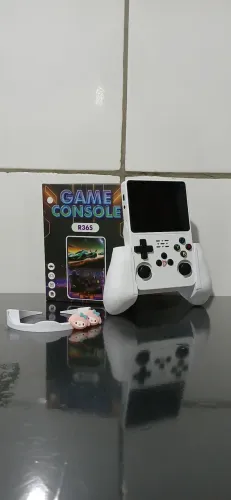 Game console R36s com grip anatomico e grippers fofinhos para jogar com maximo conforto.?
