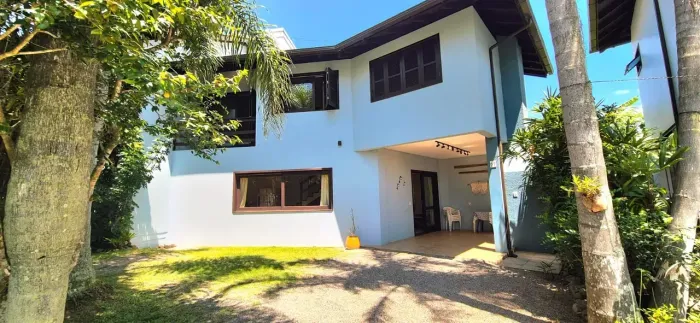 Sobrado para aluguel com 150 metros quadrados com 3 quartos em Morrinhos - Garopaba - SC