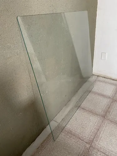 Tampo de mesa de vidro medindo 1x1 valor 180 reais