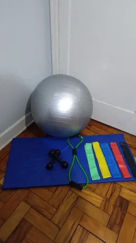 Kit Pilates e Treino Funcional: Bola Suiça + Colchonete + Elásticos + Halteres