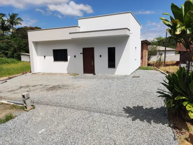 Oportunidade única, linda casa bairro Rio Hern, nova e com o menor preço da região.