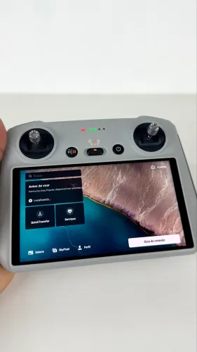 Controle com tela DJI RC