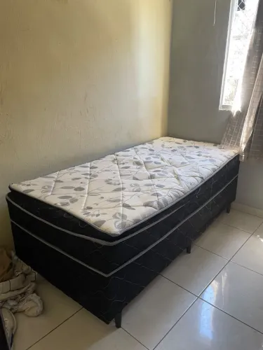Cama solteirão nova