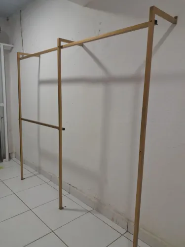 Arara de metalon