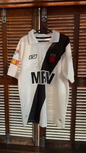 Camisa do Vasco 2008 torneio internacional com autografo do Dinamite