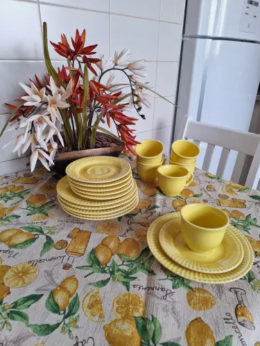 Jogo Xícaras Café com Leite Amarelo c/ Pires + Pratos (6 pessoas) Novo