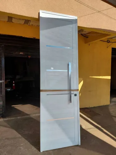 Porta em alumínio completa