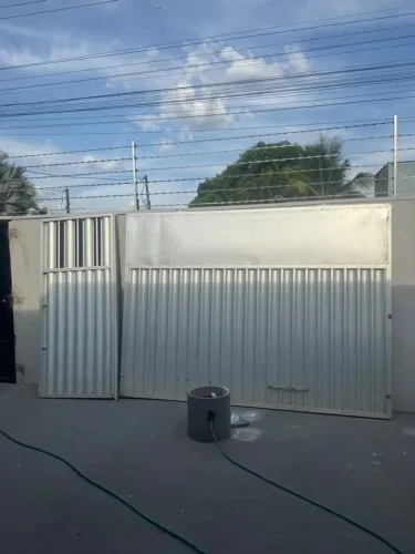 Portão de alumínio