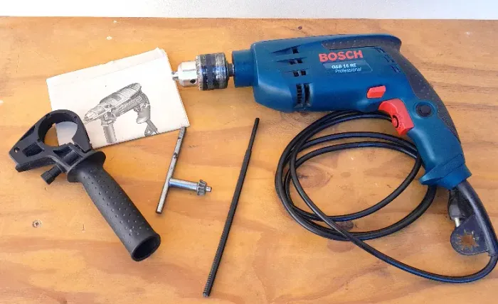 Furadeira de impacto Bosch