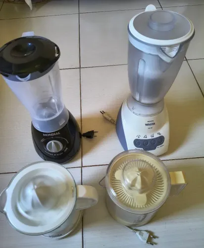 2 LIQUIDIFICADORES E 2 ESPREMEDORES 