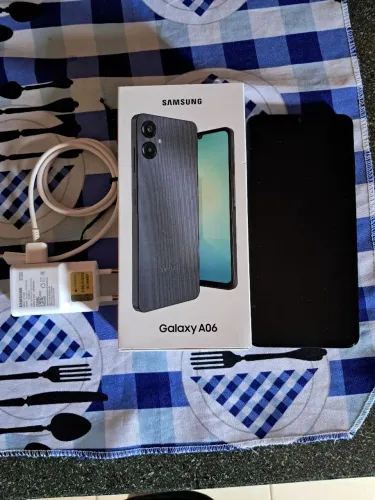 ? Samsung Galaxy A06 - Semi Novo
