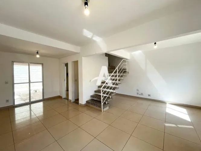 Casa em Condomínio para aluguel, 3 quartos, 1 suíte, 2 vagas, Morada da Colina - Uberlândi