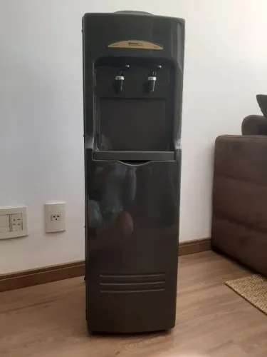 Bebedouro de coluna refrigerado por compressor