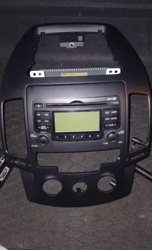Moldura e multimídia i30